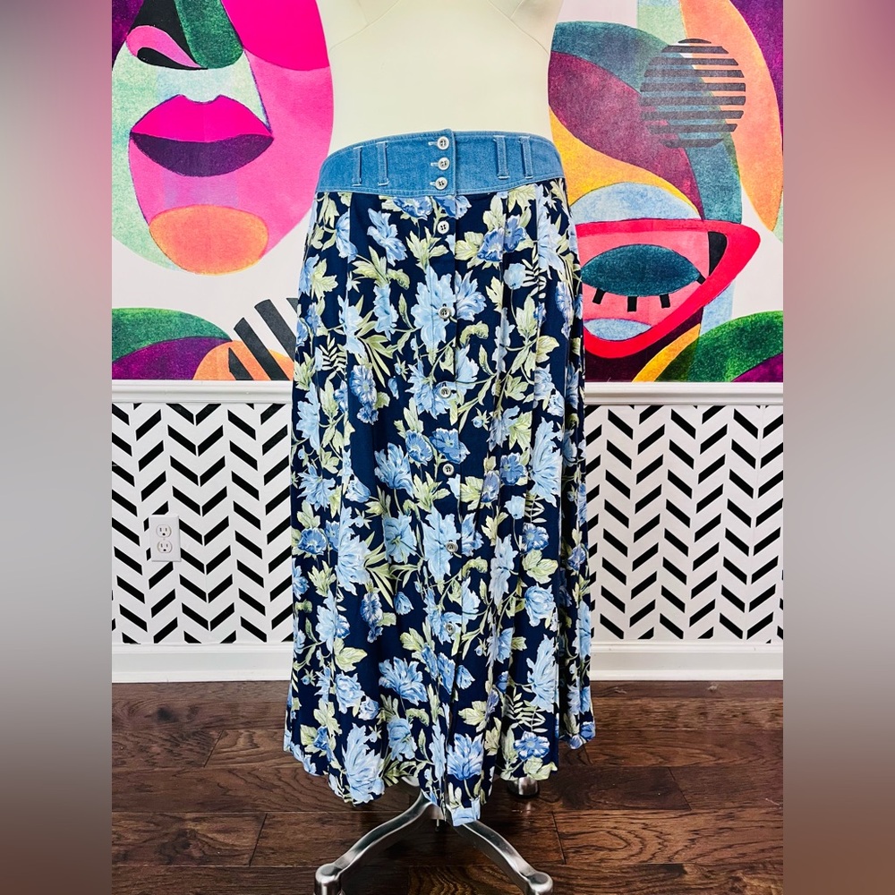 LAST CHANCE 🌈 VTG 1980s Floral Blue Button Up Skirt